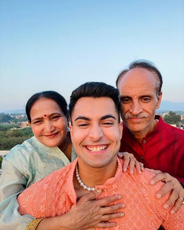 Anirudh Sharma with his parents