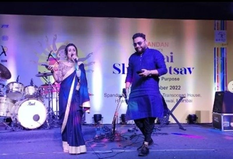 Coral Bhamra performing at an event in Maharashtra