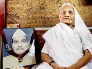 A picture of Prahlad Modi's parents