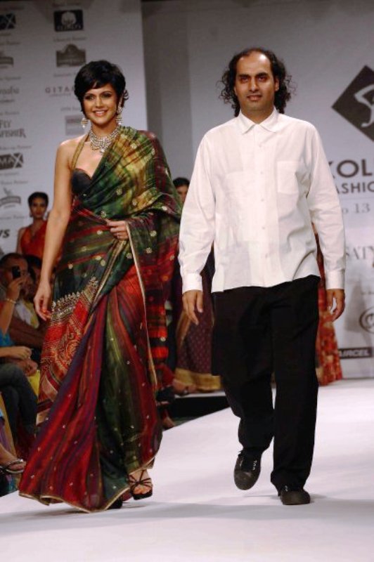 Designer Puneet Nanda (right) with show stopper Mandira Bedi at the Kolkata Fashion Week