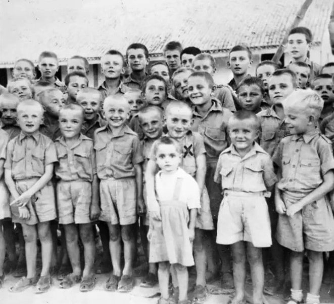 Polish kids in Digvijaysinhji's camp in India