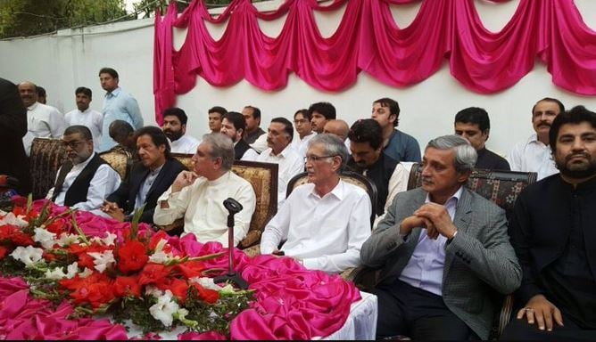 Sardar Yar Muhammad Rind with Imran Khan and other politicians during his joining ceremony of Pakistan Tehreek-e-Insaf