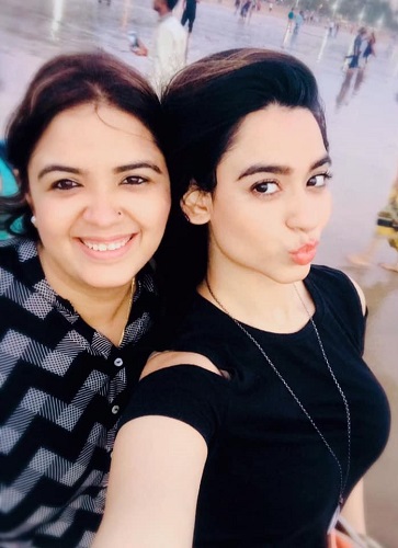 Soundarya Sharma with her sister