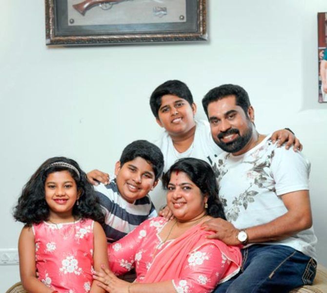 Suraj Venjaramoodu with his wife and children