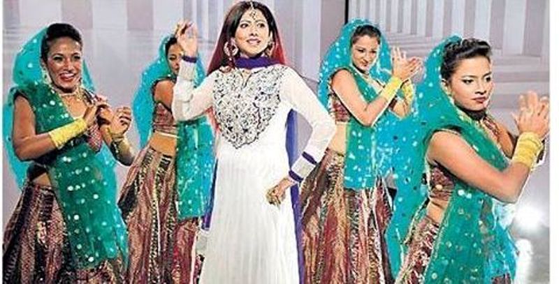Tinaa Ghaai in the Gujarati song 'O Re Zaveri' in 2014