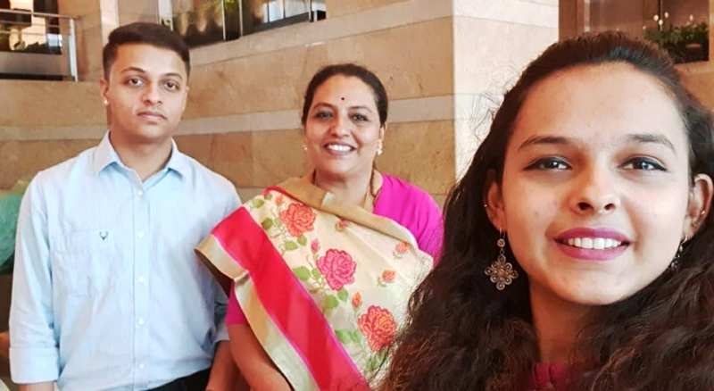 Yashomati Thakur with her son and daughter