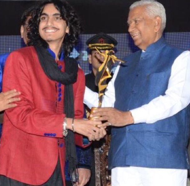 Aditya Gadhvi posing with his Hemu Gadhavi Award in the Special Award Category at the Transmedia Awards 2014