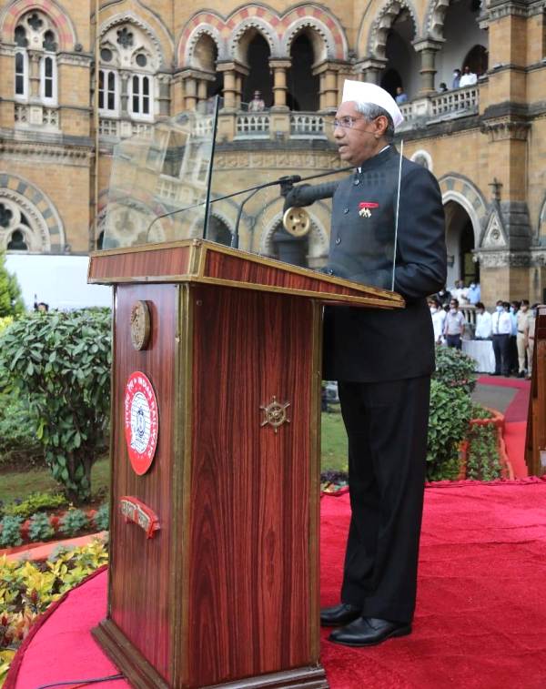 Anil Kumar Lahoti addressing railway officers and staff on the occasion of 73rd RepublicDay celebrations at Chhatrapati Shivaji Maharaj Terminus Heritage Building