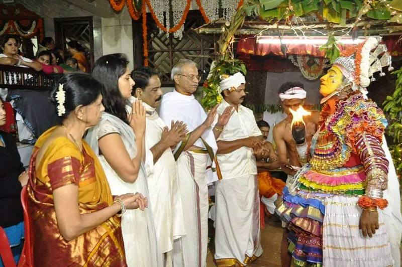 Anushka Shetty with her family attending the Kola festival at her ancestral home in Bellipadi village in Puttur, Karnataka