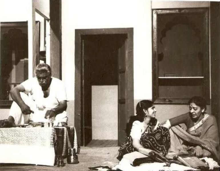 Atisha Naik (centre) in a still from the Marathi theatrical production 'Wada Chirebandi' (1996)