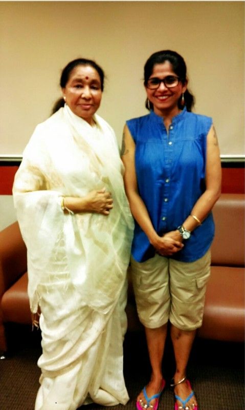 Atisha Naik with Asha Bhosle