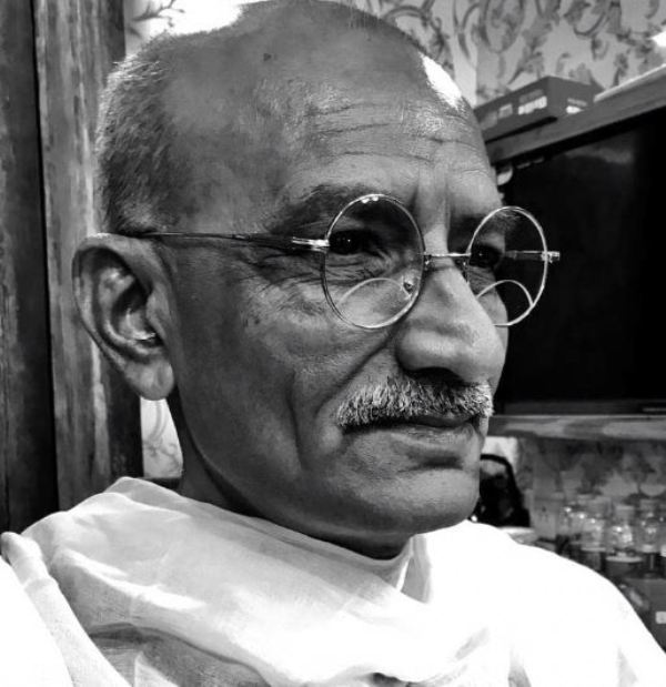 Deepak Antani disguised as Mahatma Gandhi