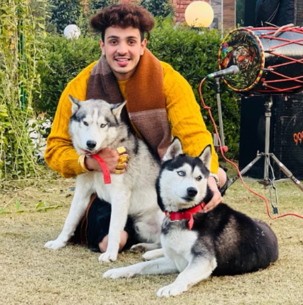 Diler Kharkiya with his pet dogs