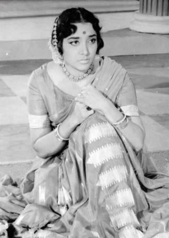 Jamuna in a still from the 1955 Kannada film 'Aadarsha Sathi'