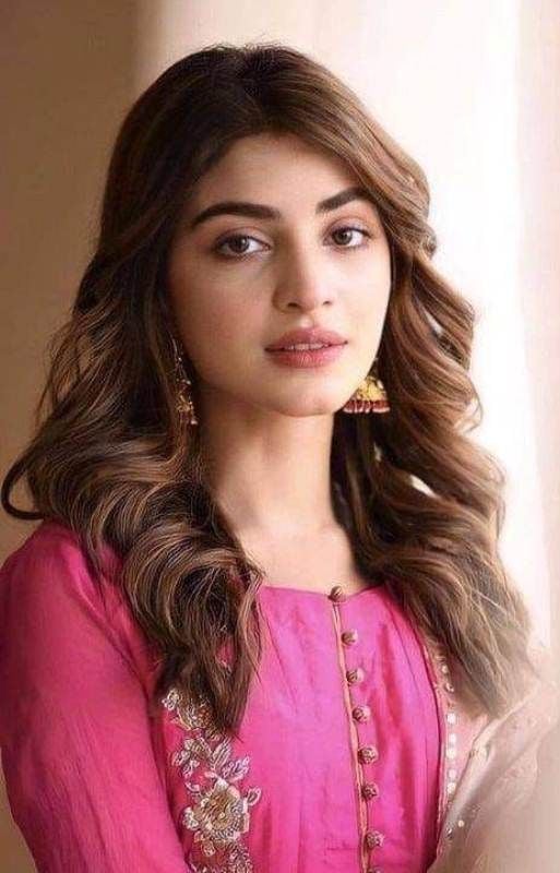 Kinza Hashmi Age, Boyfriend, Family, Biography & More » StarsUnfolded