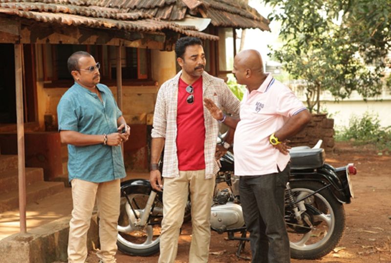 Naveen D. Padil (left) as Bhaskar in a still from the Tulu film Kudla Cafe (2016)