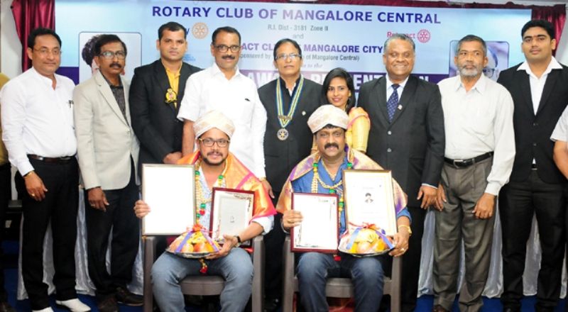 Naveen D. Padil (sitting left) posing with his Rotary Vandana Award for his contribution to the field of entertainment