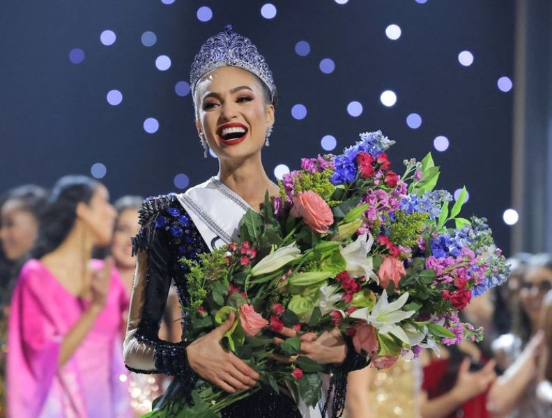 R'Bonney Gabriel crowned as Miss Universe 2022