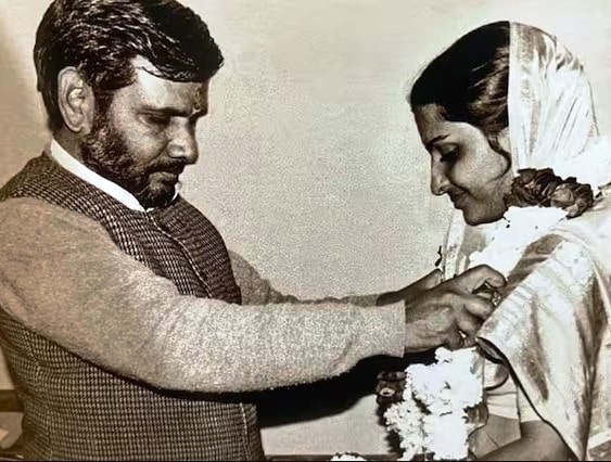 Sharad Yadav with Rekha Yadav during their marriage ceremony