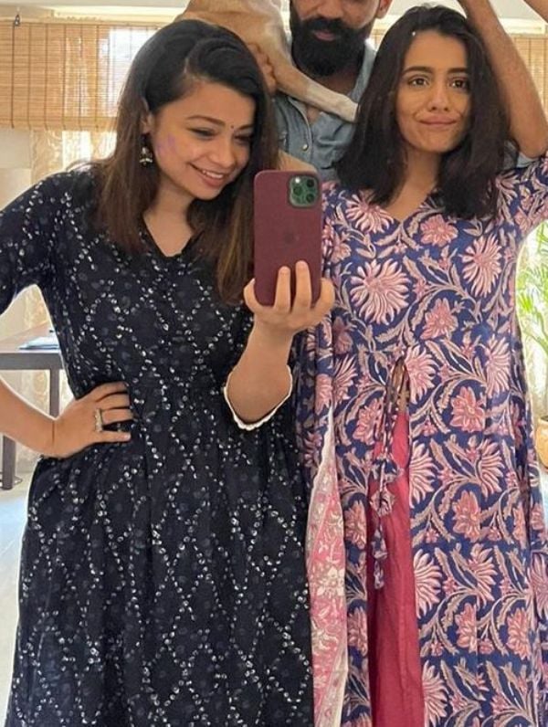 Shrishti Ganguly and her sister