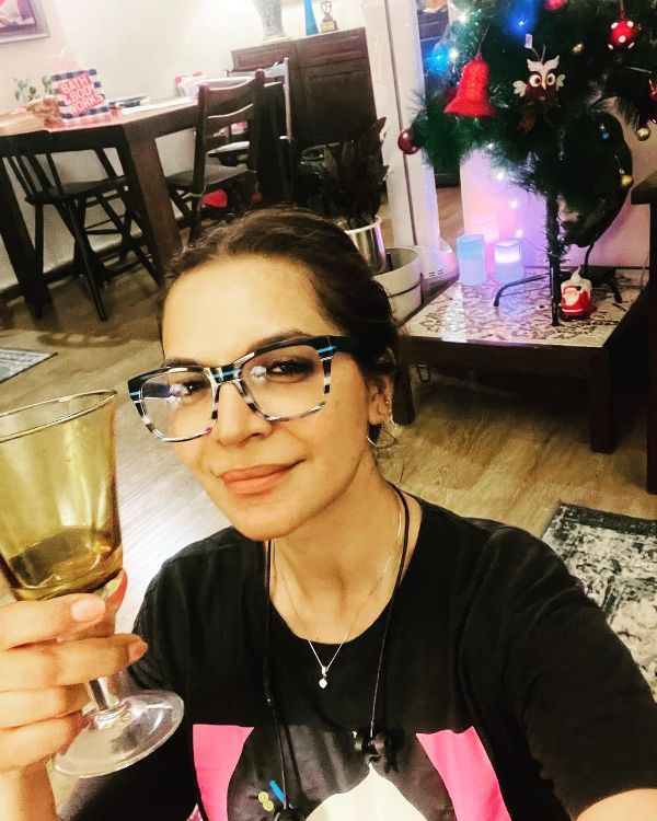 Shweta Kawaatra holding a glass of wine