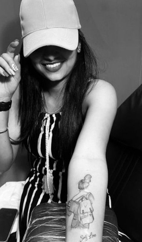 Sonu Srinivas Gowda's tattoo on her right hand