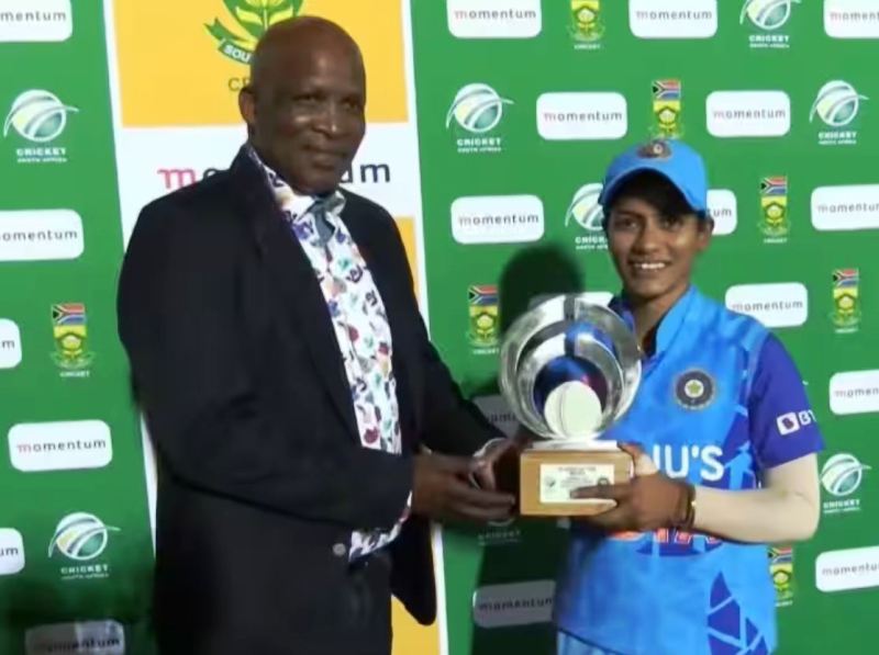 Amanjot Kaur receiving an award for becoming Player of the Match for her debut international match against South Africa during the South Africa Women's T20I Tri-Series 2022-23
