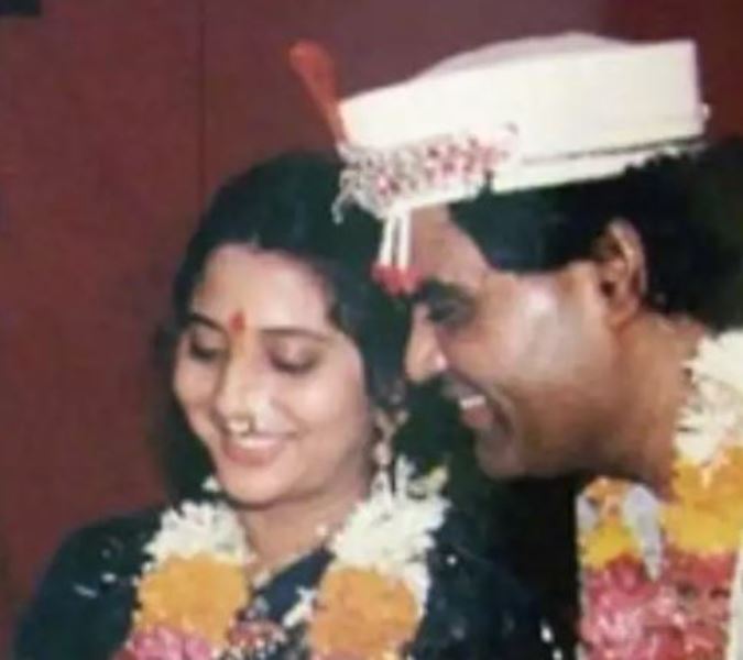 A wedding day image of Nivedita Joshi Saraf and Ashok Saraf