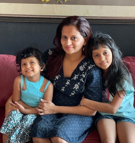 Abhijeet Sawant's wife and daughters