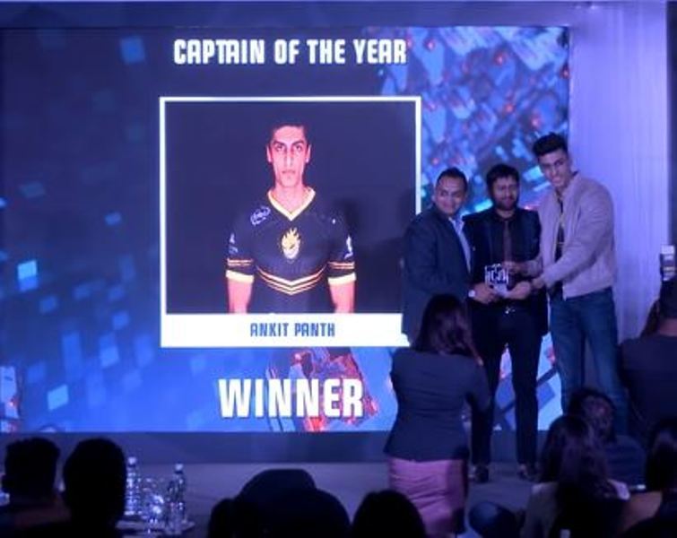 Ankit Panth receiving the Captain of the Year Award at the India Gaming Awards 2018