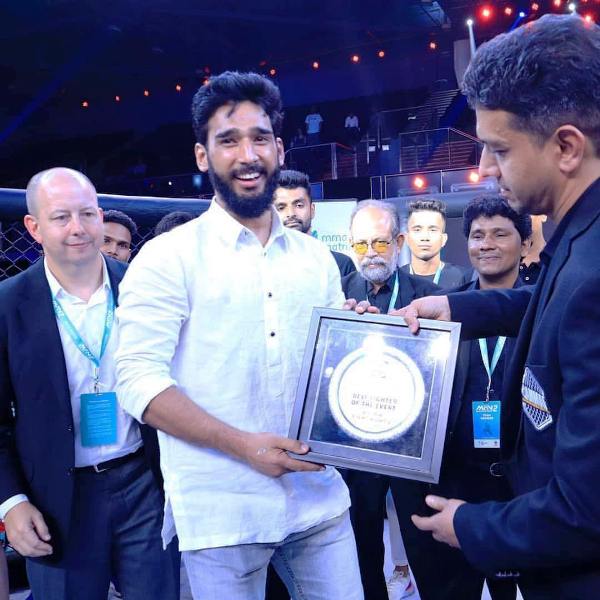Anshul's photograph taken while he was receiving the Best Fighter Award