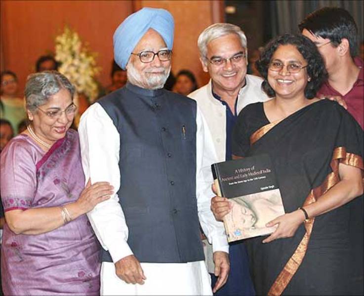From left to right, Gursharan Kaur, Manmohan Singh, Vijay Tankha and Upinder Singh