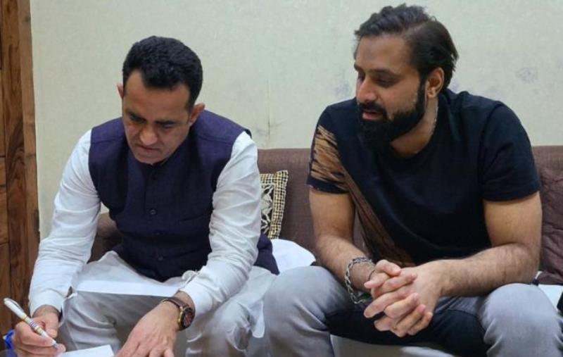 Mohamedali Budhwani with chairman of Rajwada Cricket League, Shri Amin Pathan, signing the agreement of joint venture