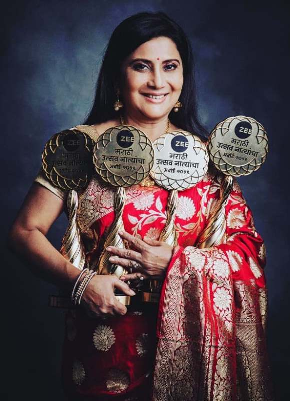 Nivedita Joshi Saraf with four Zee Marathi Utsav Natyancha Awards