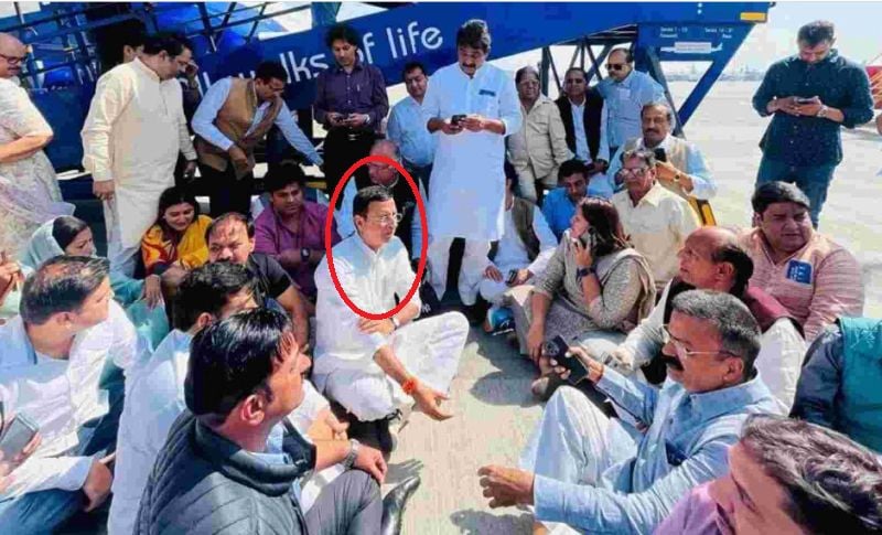 Pawan Khera and his supporters protesting at the Indira Gandhi International Airport, New Delhi after Pawan was deplaned from his flight
