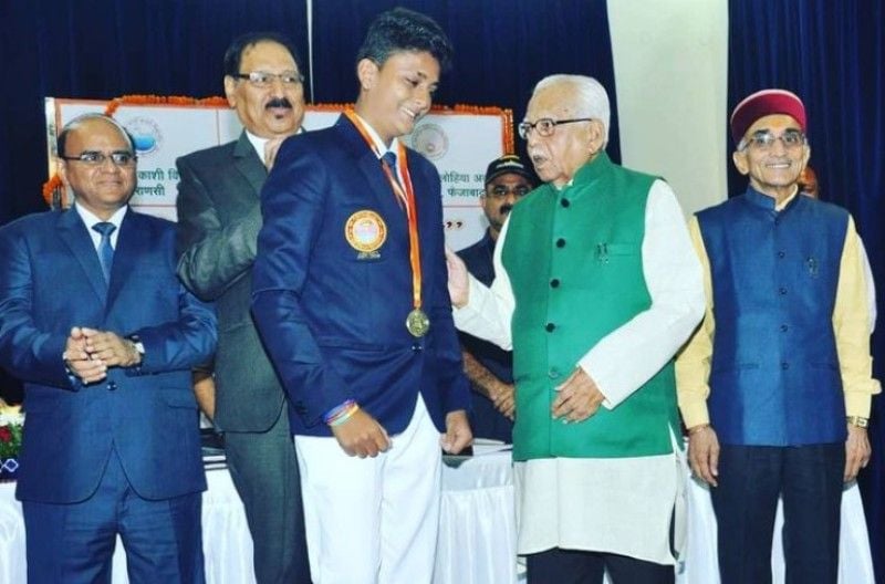 Poonam Khemnar awarded by former governor of Uttar Pradesh, Ram Naik