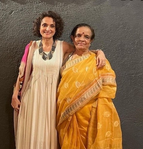Rajeshwari Sachdev with her mother