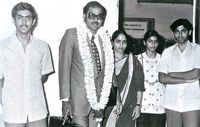 From left to right- D. Suresh Babu with his father Ramanaidu Daggubati, mother Rajeswari Daggubati, sister Lakshmi Daggubati, and brother Daggubati Venkatesh