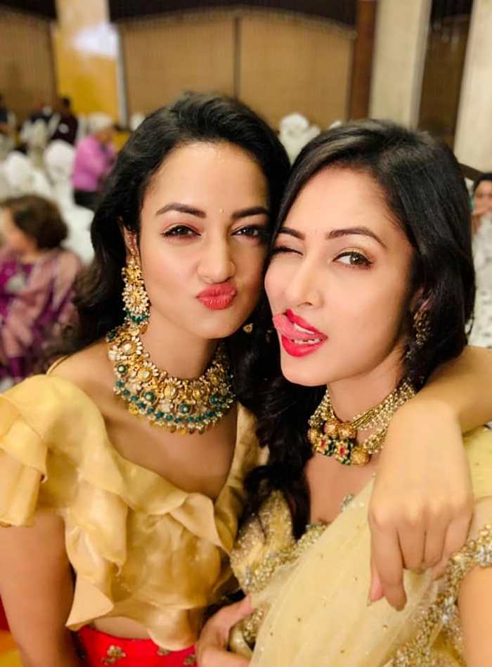 Shanvi Srivastava with her sister