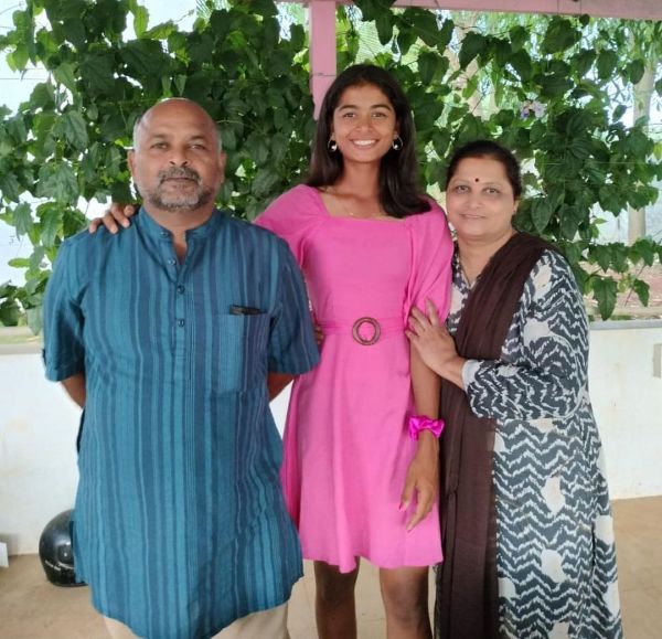 Shreyanka Patil (center) with her father, Rajesh Patil, and her mother