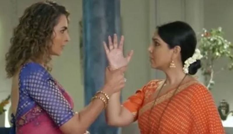 Shweta Kawaatra (left) as Pllavi Agarwal in a still from the TV show 'Kahaani Ghar Ghar Kii'