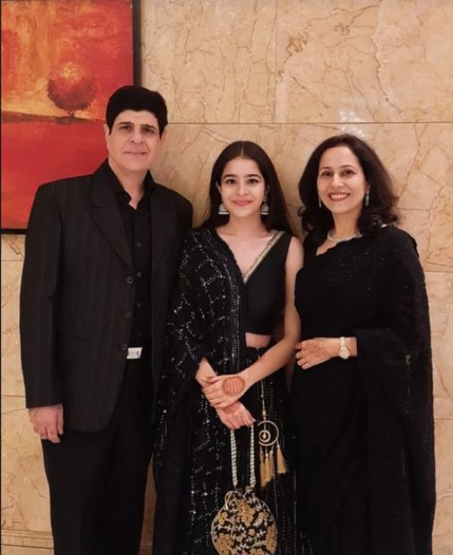 Suhani Sethi with her father and mother