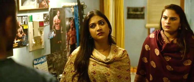 Tanya Abrol as Preet Munjal (right) in Chandigarh Kare Aashiqui (2021)
