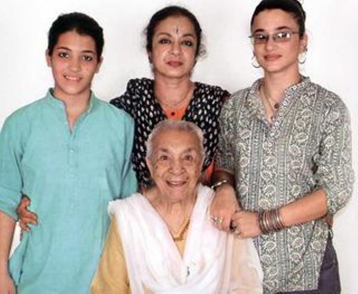 Zohra Segal with (From left - great-granddaughter Madhyama, daughter Kiran, and granddaughter Sujata)