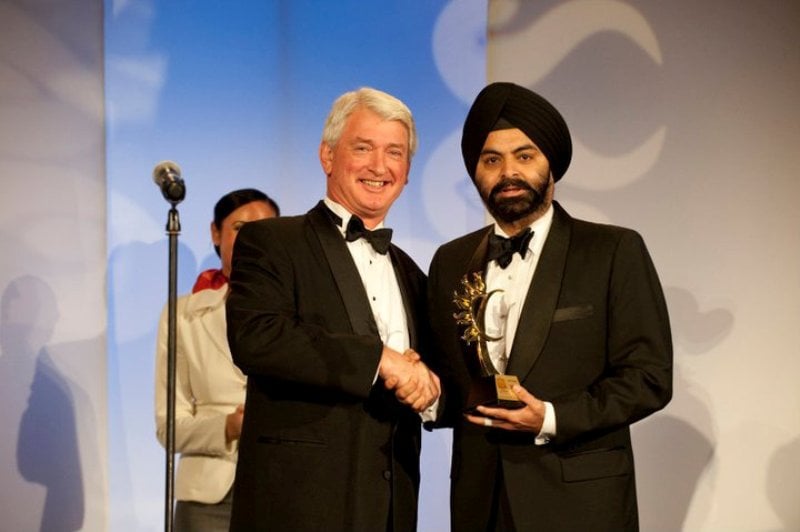 A photo of Ajay Banga with his Leadership Award
