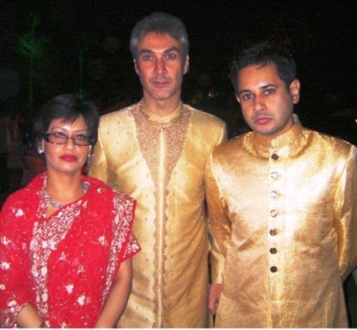 A photo of Pradyot with his Pragya and her husband