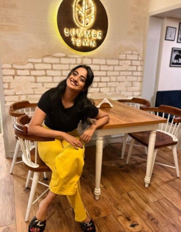 A photograph of Namitha Pramod posing at Summer Town Cafe