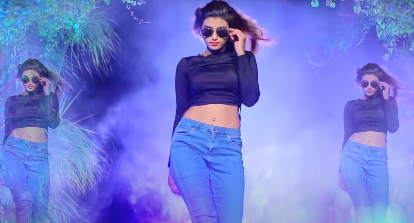 Akanksha Dubey in the music video of Kamar Ek Number
