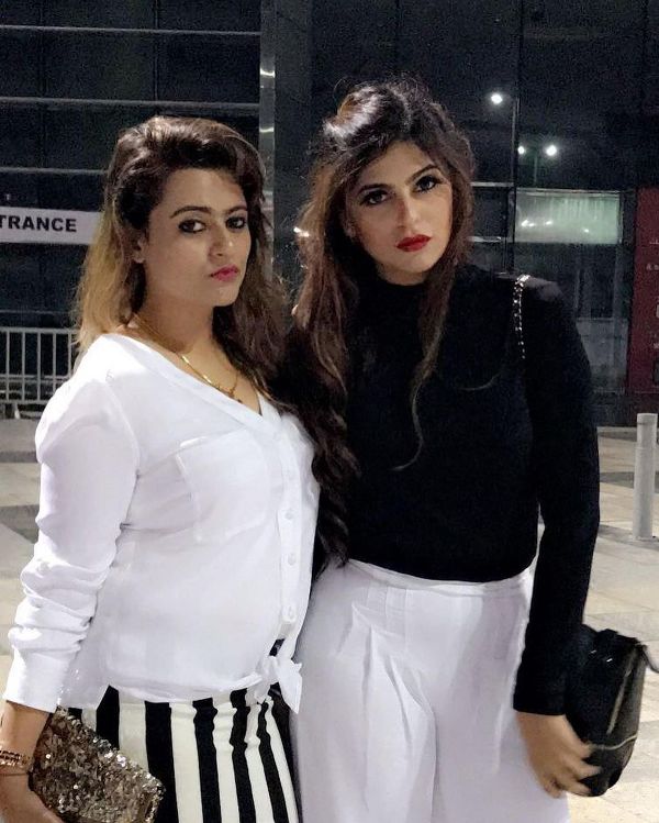Aliya Hamidi with her sister