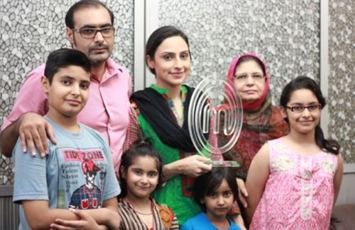 Ammara Noman with her husband, children, and mother-in-law